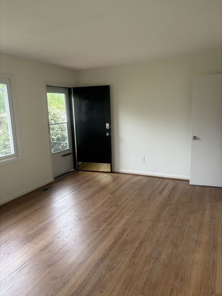 303 Marconi Dr - Photo 2 of 11