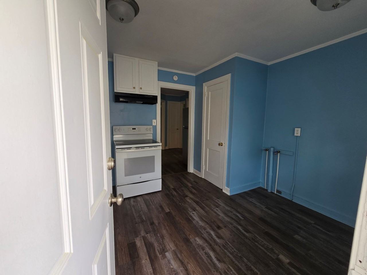 1703 E Gate City Blvd - Photo 7 of 10