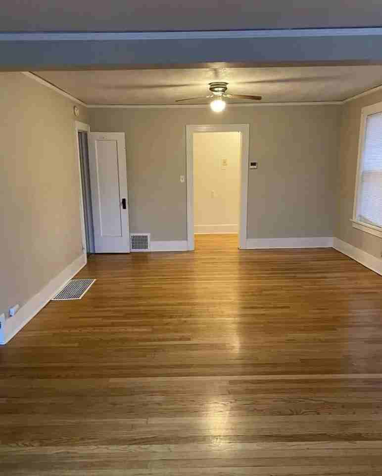 4918 California St - Photo 4 of 9