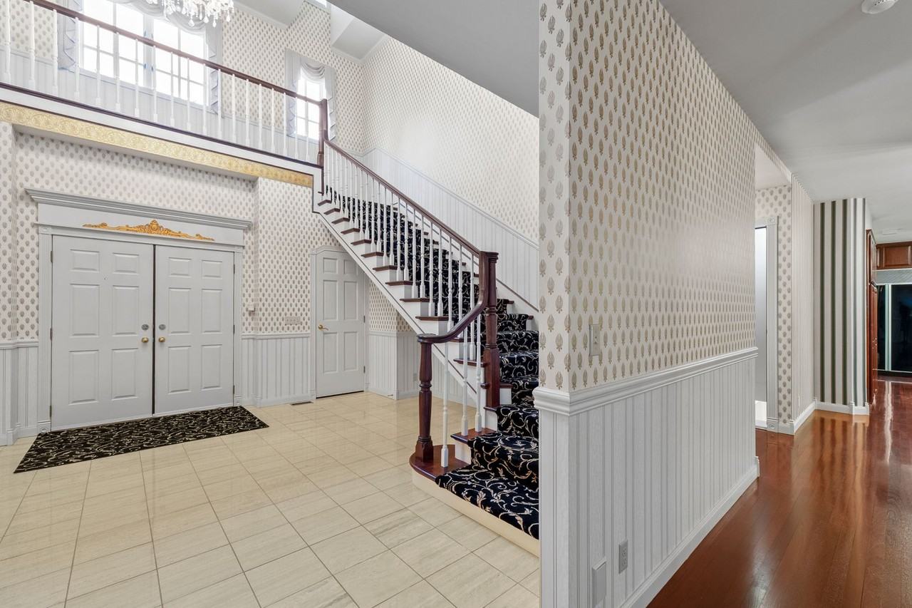 2024 E Southeast Blvd - Photo 5 of 50