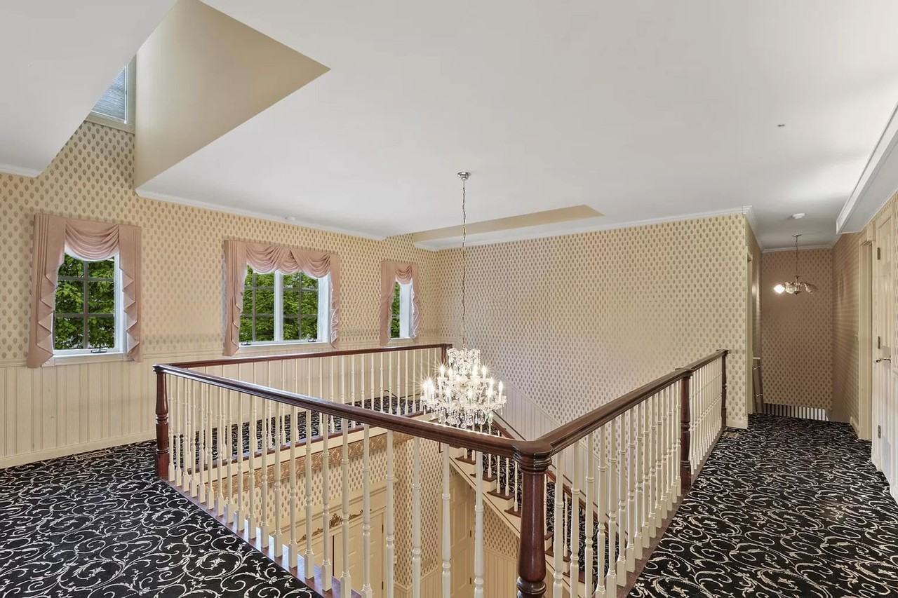 2024 E Southeast Blvd - Photo 7 of 50