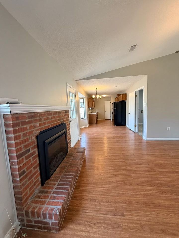 8306 Oxford Valley Dr - Photo 3 of 15