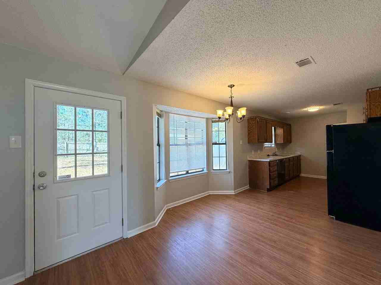 8306 Oxford Valley Dr - Photo 4 of 15