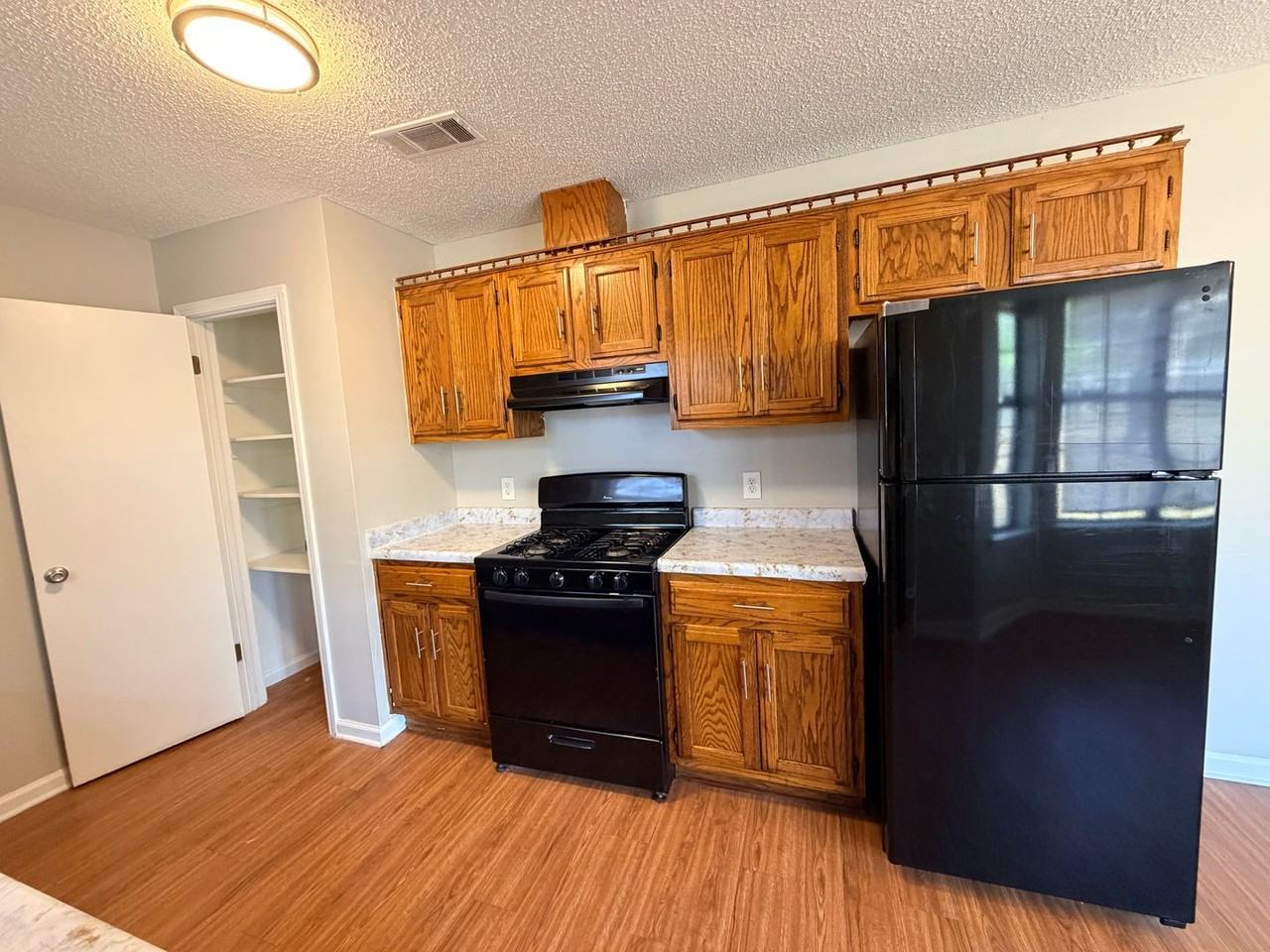 8306 Oxford Valley Dr - Photo 5 of 15