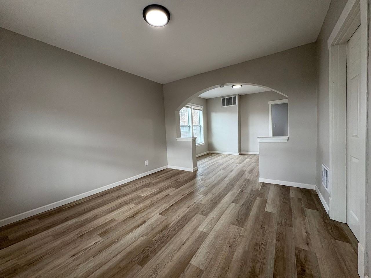 7027 Plateau Ave - Photo 4 of 13