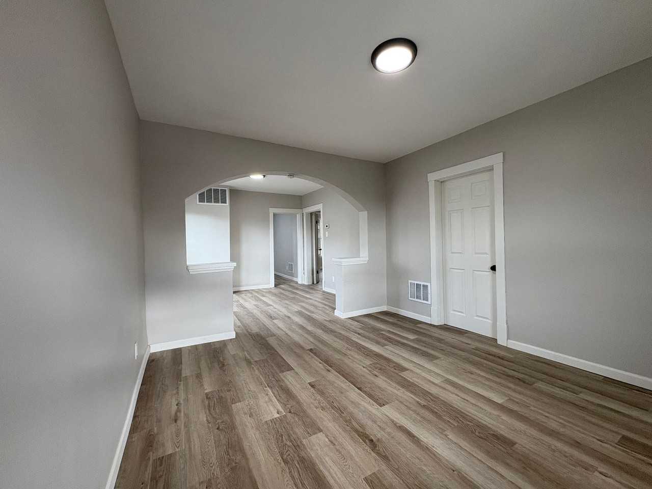 7027 Plateau Ave - Photo 5 of 13