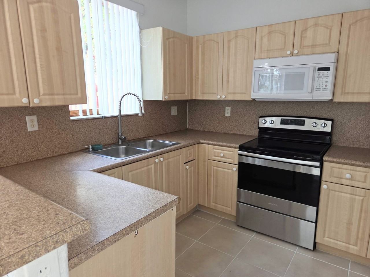 2876 Se 15th Rd - Photo 2 of 19