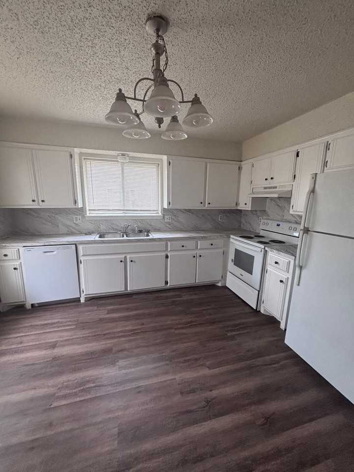 1106 N 5th St - Photo 6 of 8