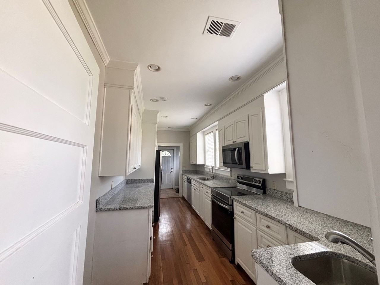 405 S Edisto Ave - Photo 5 of 15