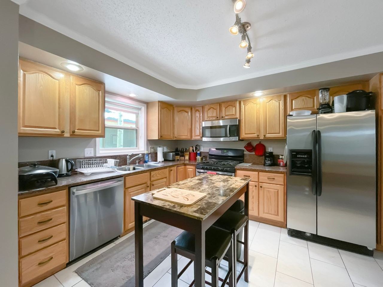 257 Huron Rd - Photo 4 of 19