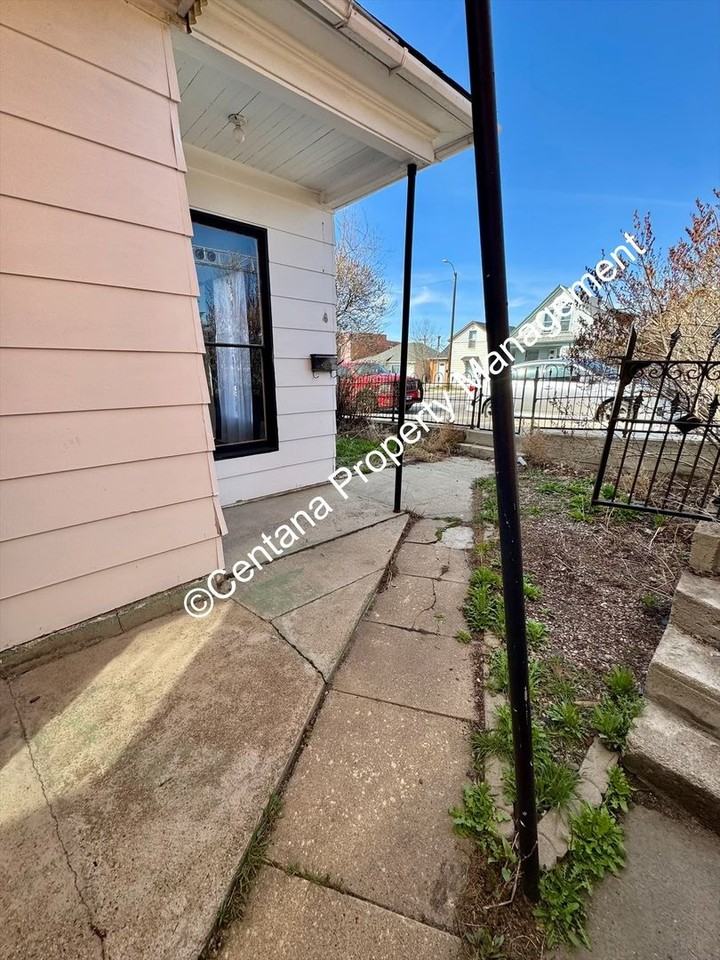 854 S Main St - Photo 2 of 25