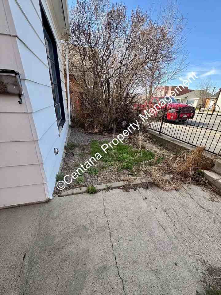 854 S Main St - Photo 3 of 25