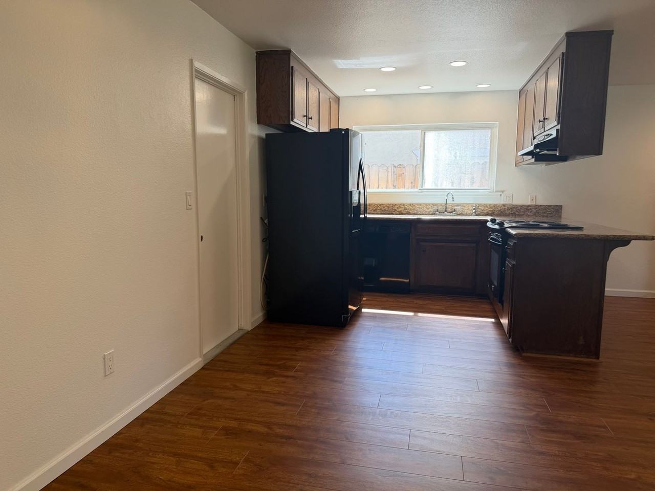 7213 Catamaran Dr - Photo 7 of 33