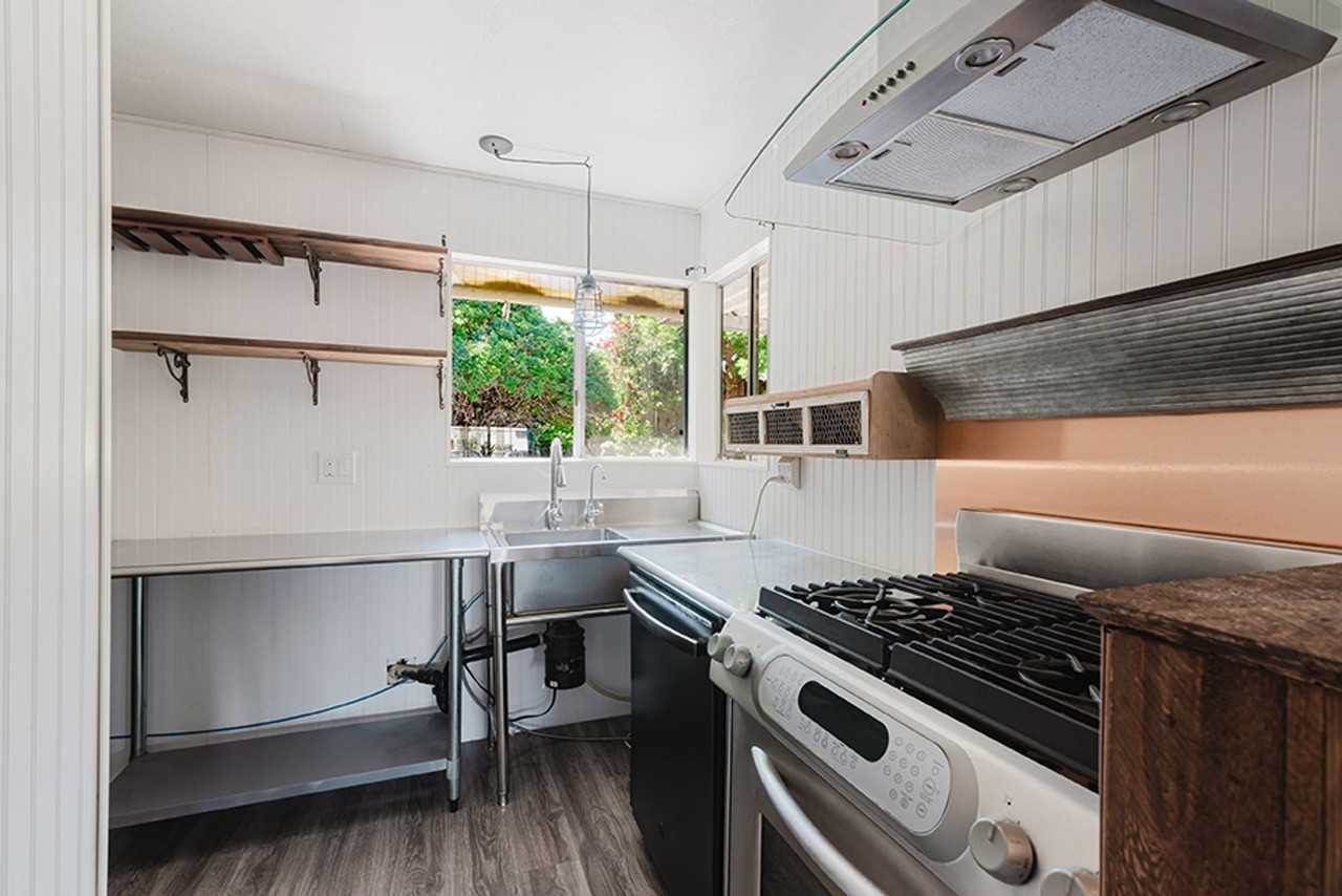 1529 Temple Heights Dr - Photo 4 of 24