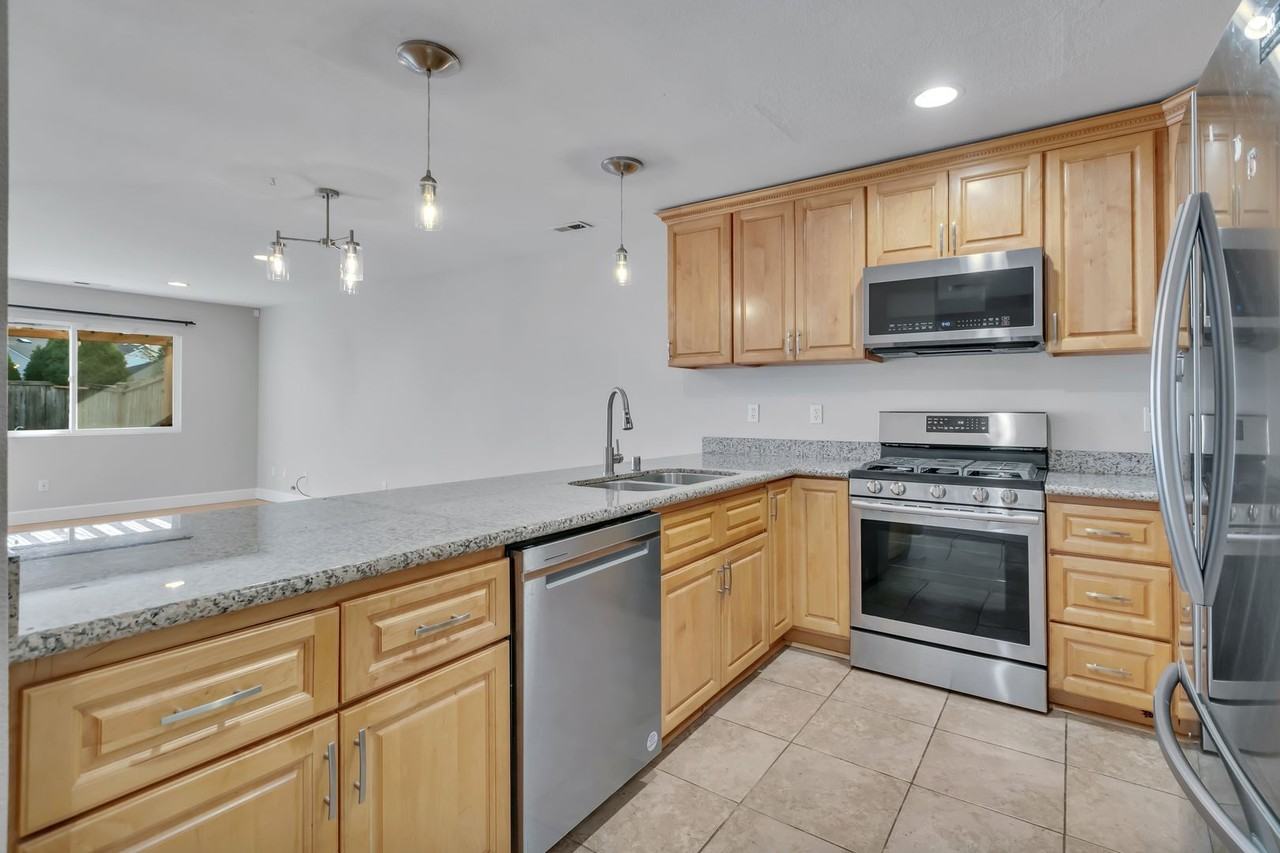 5605 137th Pl Se - Photo 3 of 17