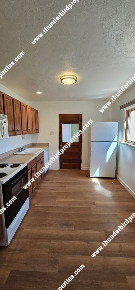 1717 Richmond Dr Ne - Photo 6 of 12