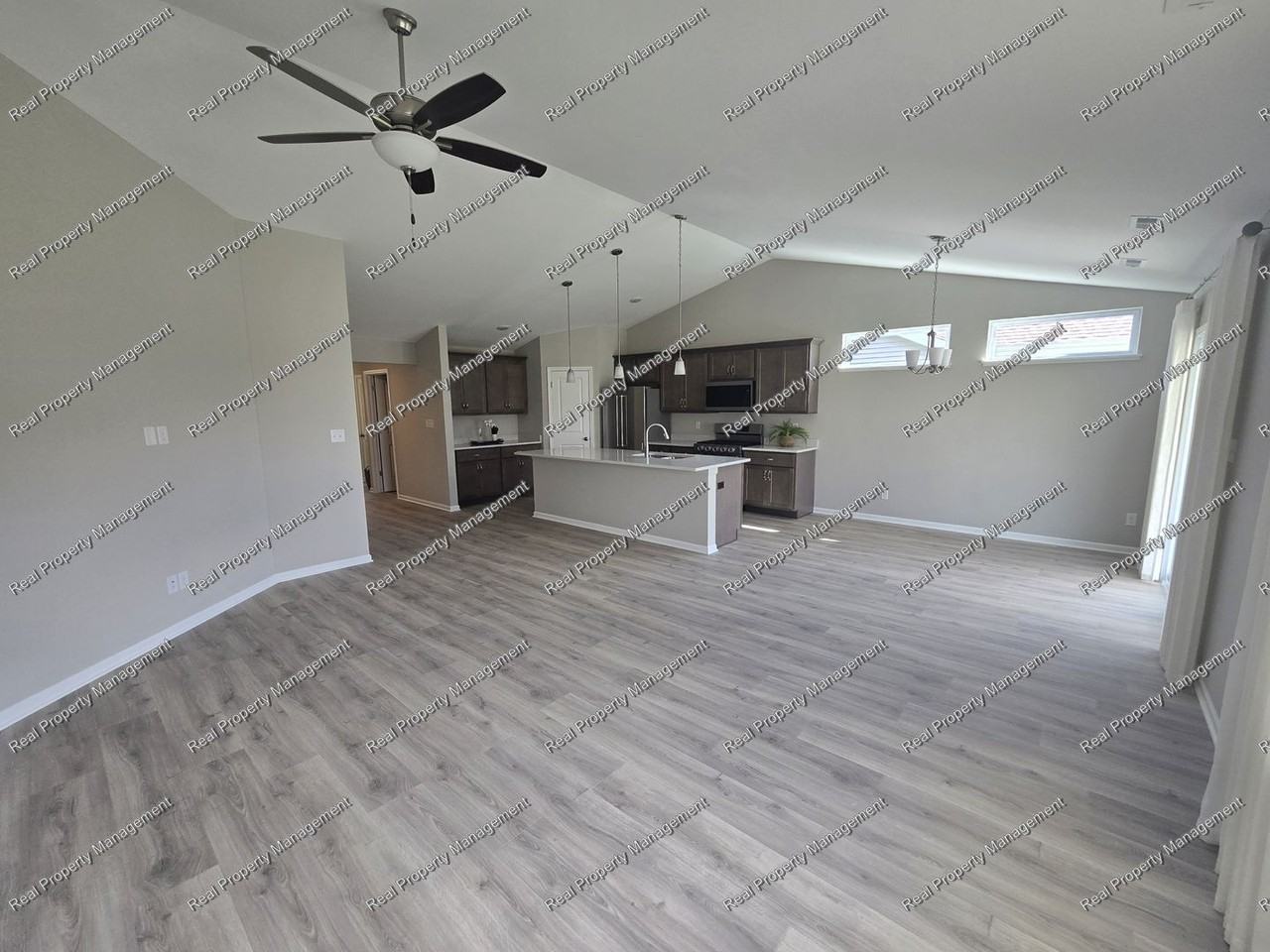 12704 Woodside Dr - Photo 5 of 16