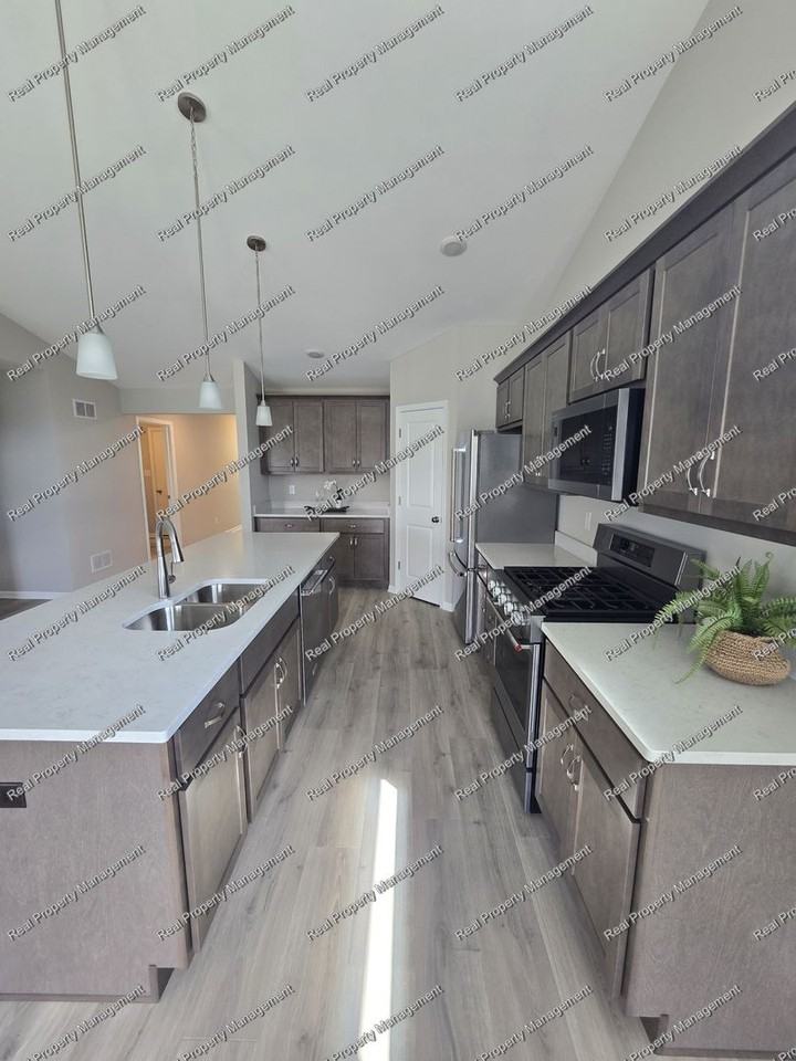 12704 Woodside Dr - Photo 7 of 16