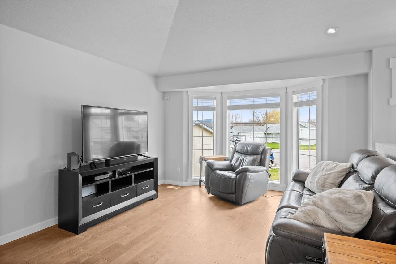 23116 Colleen Ct - Photo 2 of 35