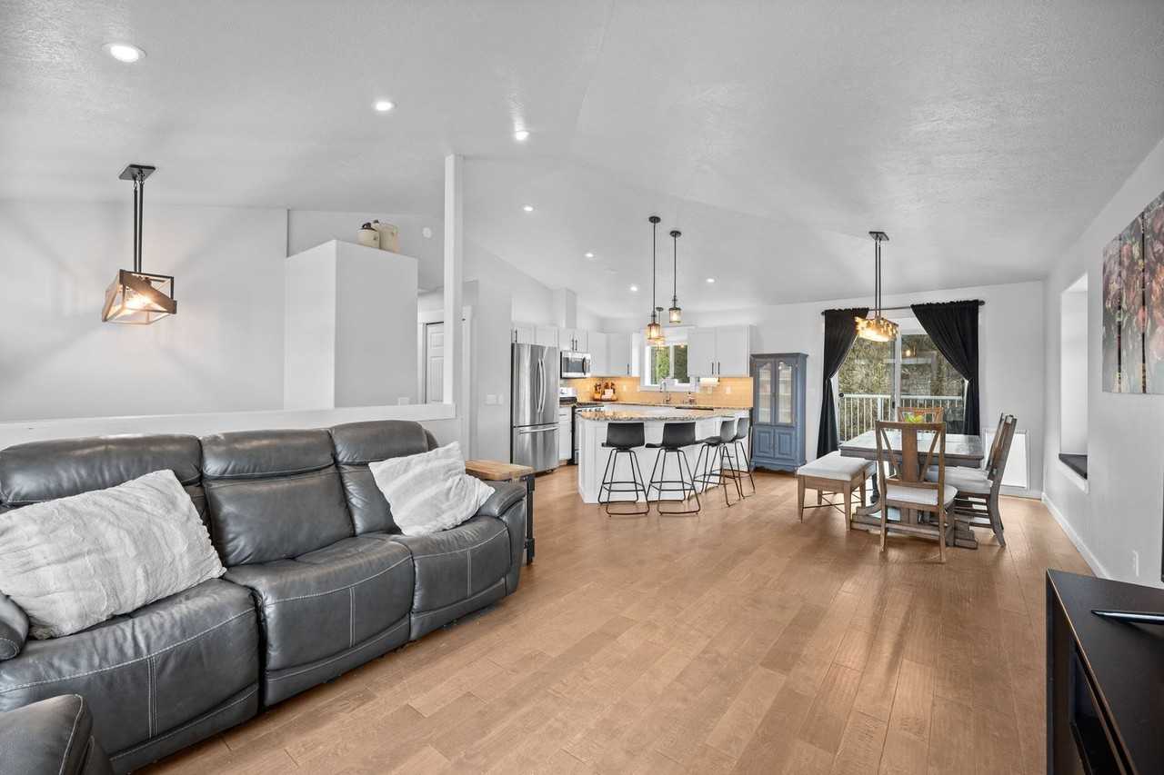 23116 Colleen Ct - Photo 4 of 35