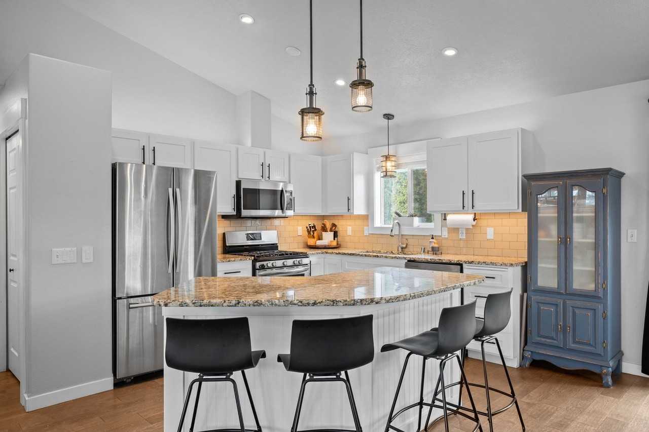 23116 Colleen Ct - Photo 5 of 35