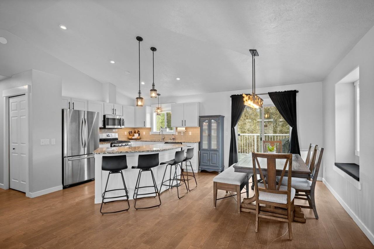 23116 Colleen Ct - Photo 6 of 35