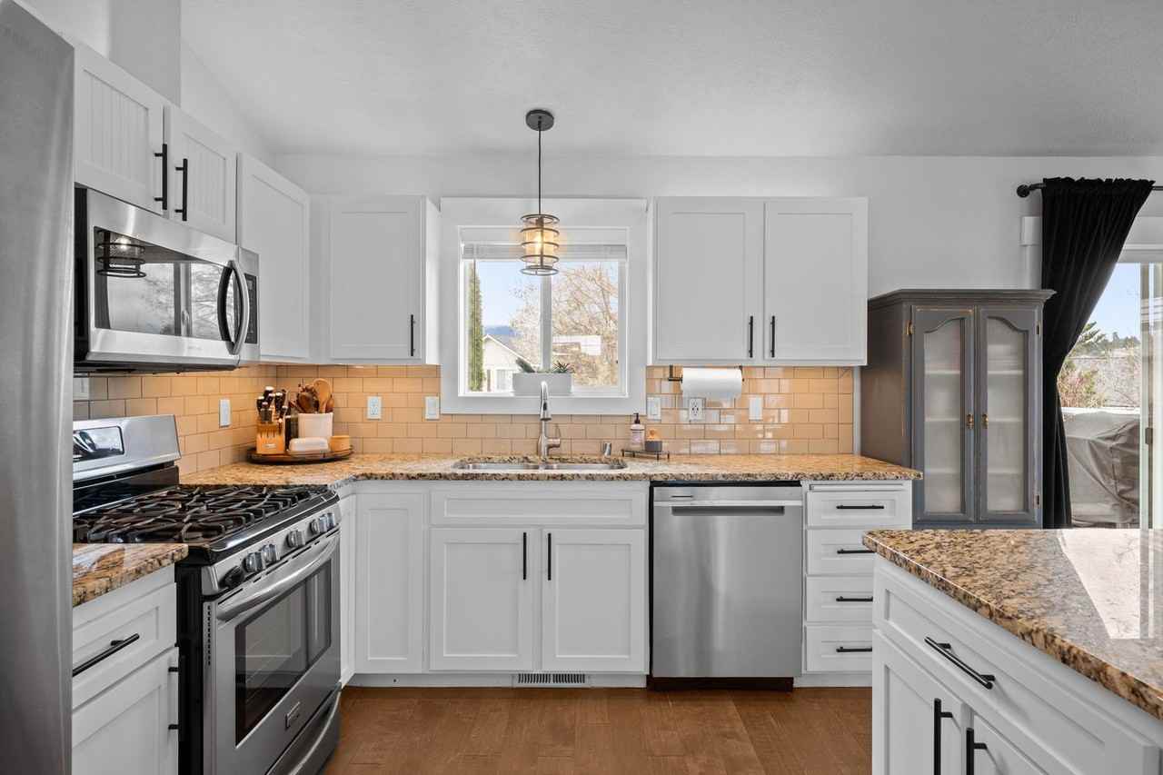 23116 Colleen Ct - Photo 7 of 35