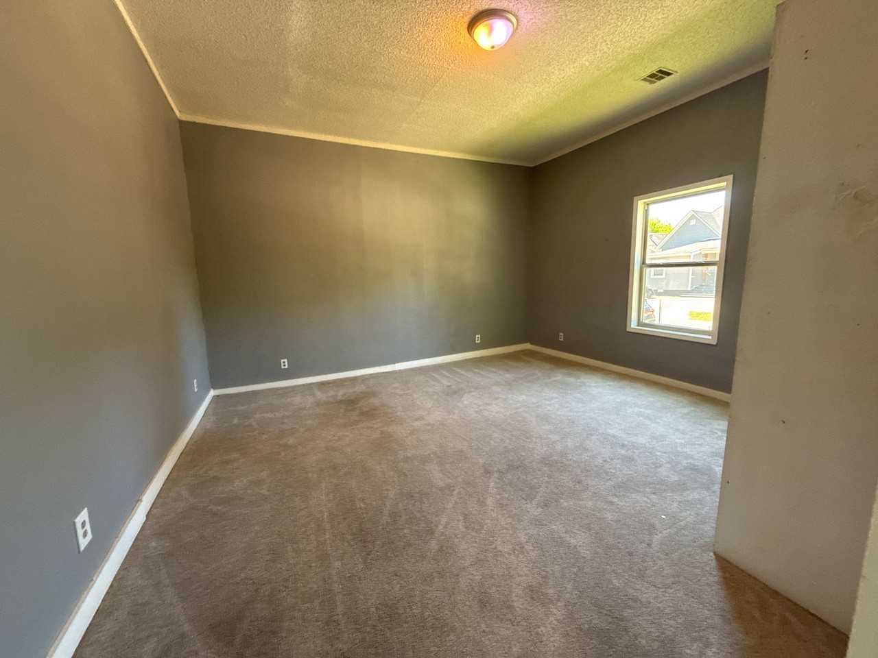 1101 S 18th St - Photo 3 of 7