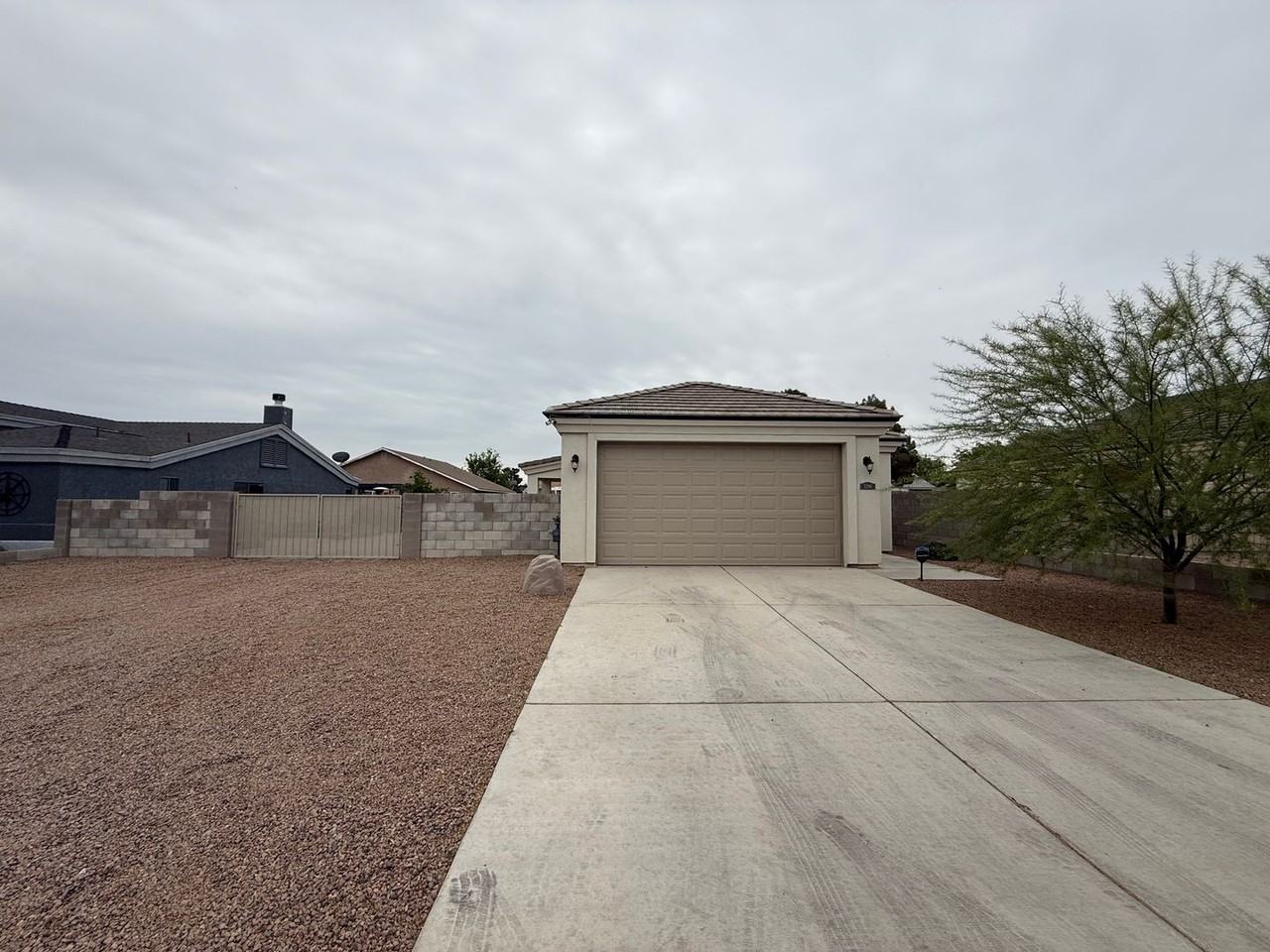 3298 E Coarra Dr