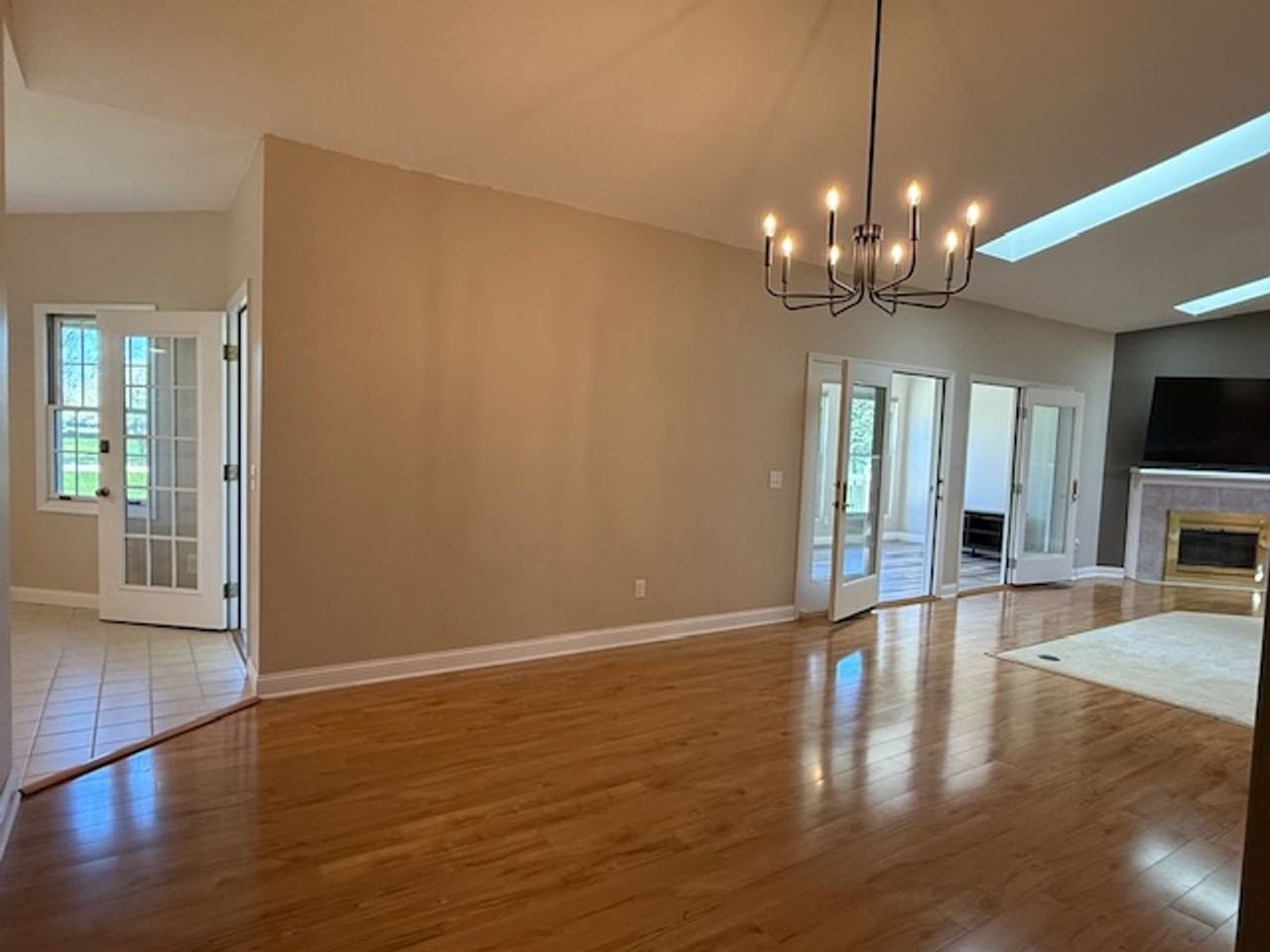 749 Christopher Dr - Photo 4 of 25