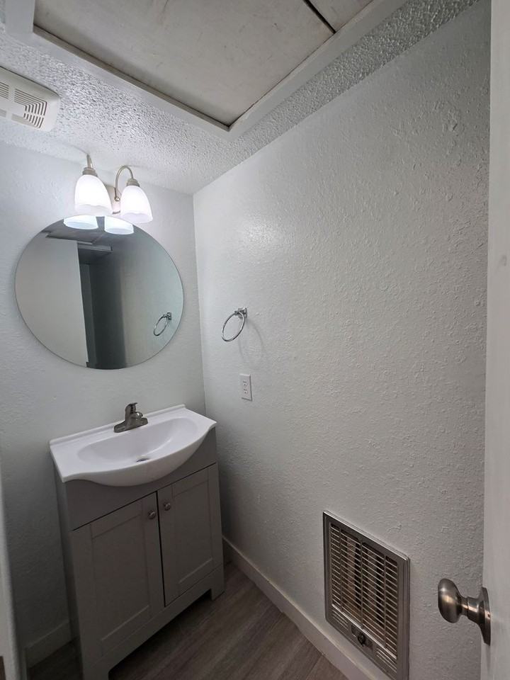 3520 Adenmor Ct #C - Photo 6 of 13