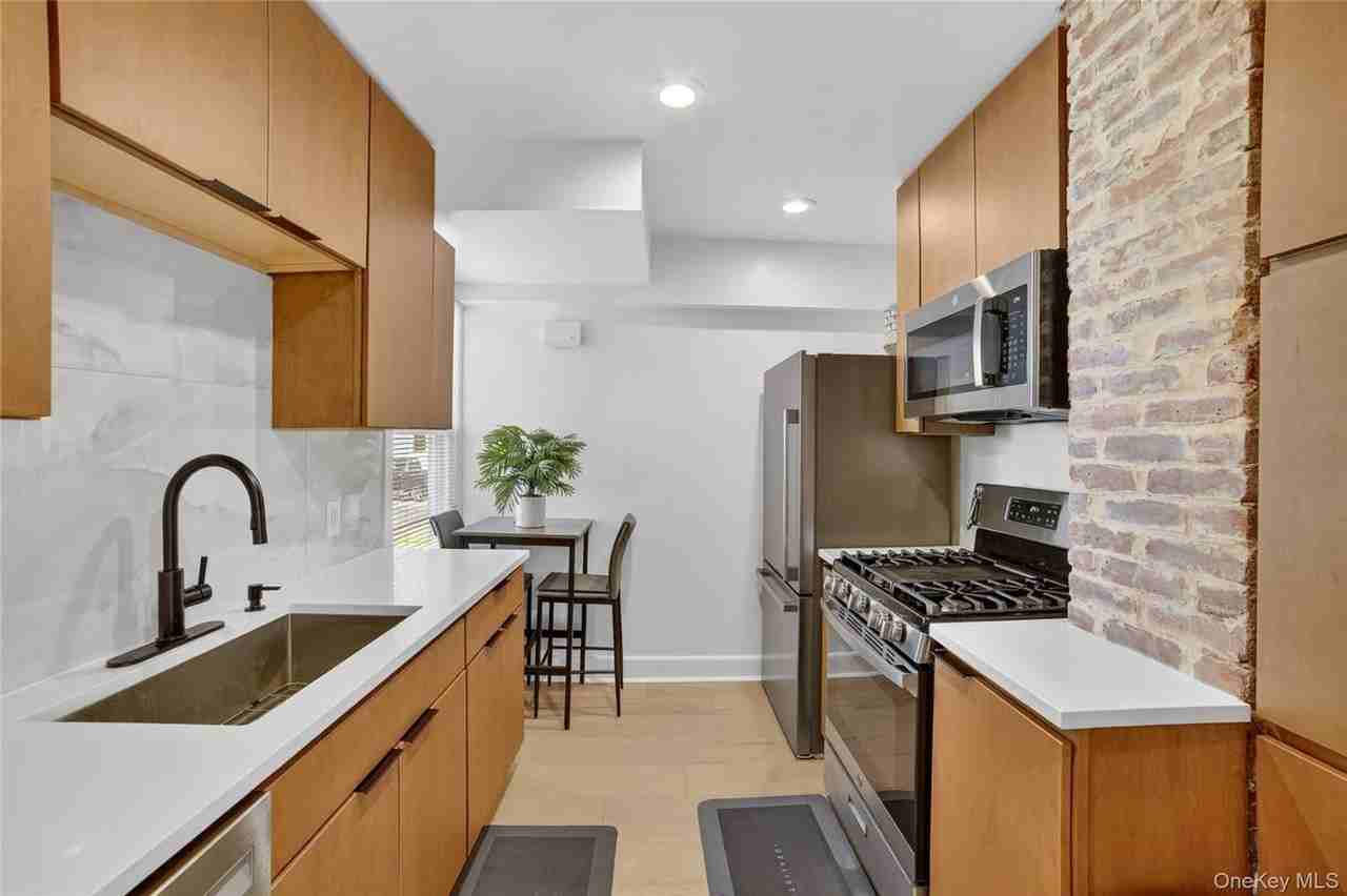 1408 Henry Ave - Photo 7 of 40