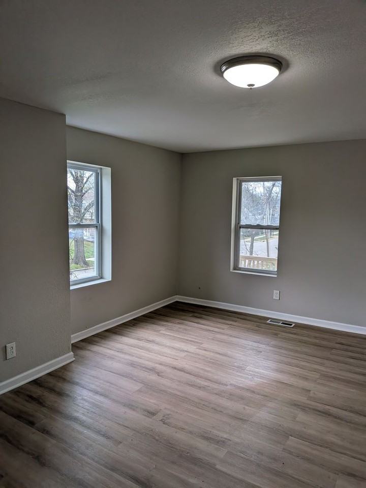 807 Broadway - Photo 4 of 36