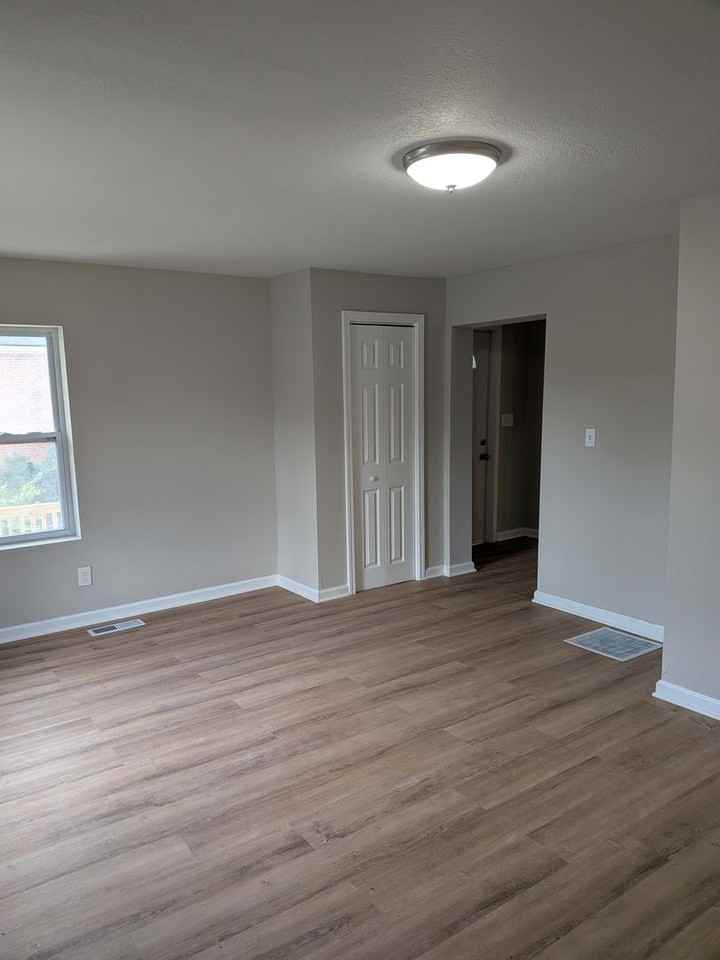 807 Broadway - Photo 5 of 36