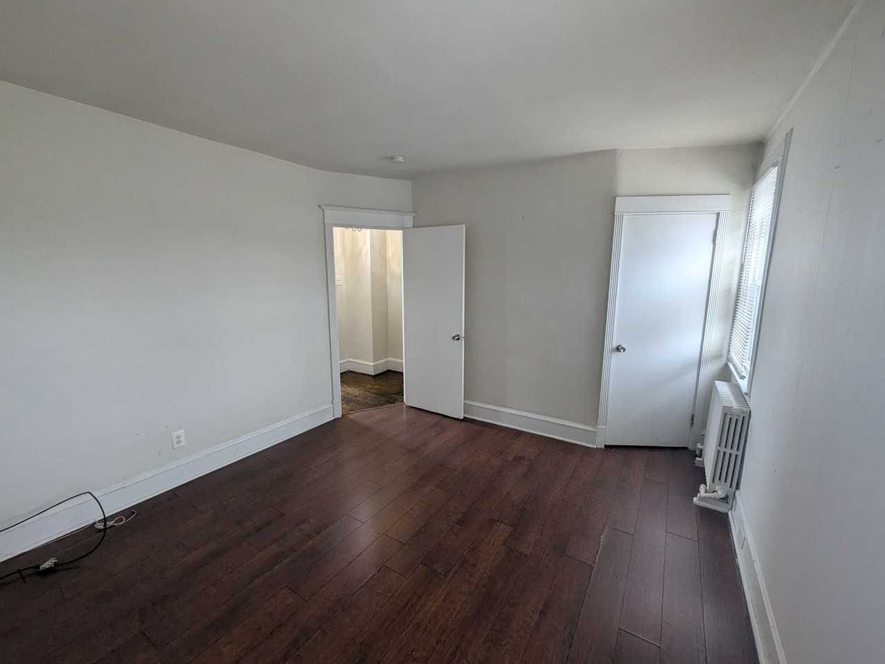 929 Edgemore Rd - Photo 3 of 15