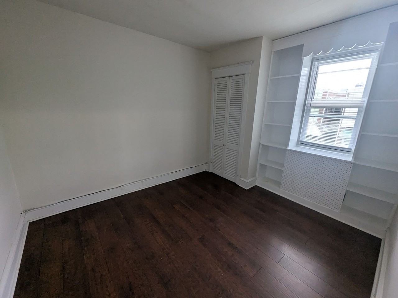 929 Edgemore Rd - Photo 4 of 15