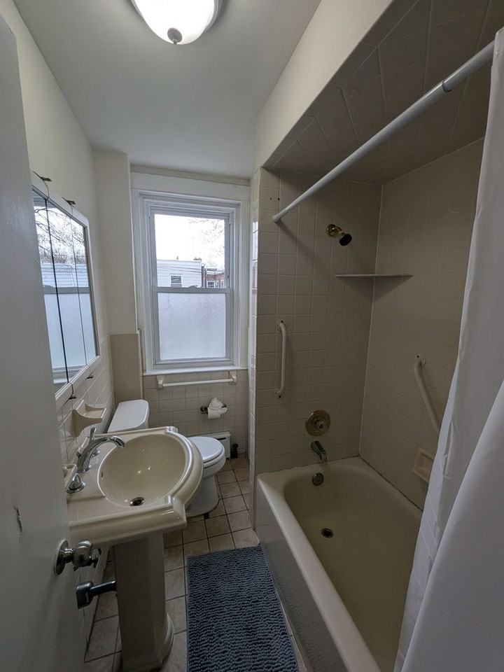 929 Edgemore Rd - Photo 6 of 15