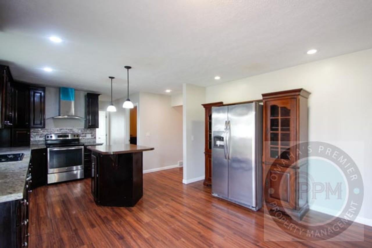 7220 Pratt St - Photo 3 of 35