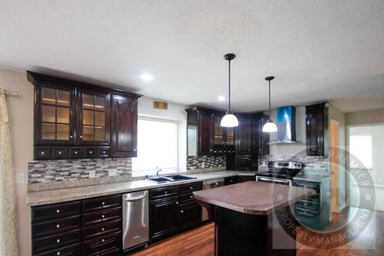 7220 Pratt St - Photo 4 of 35