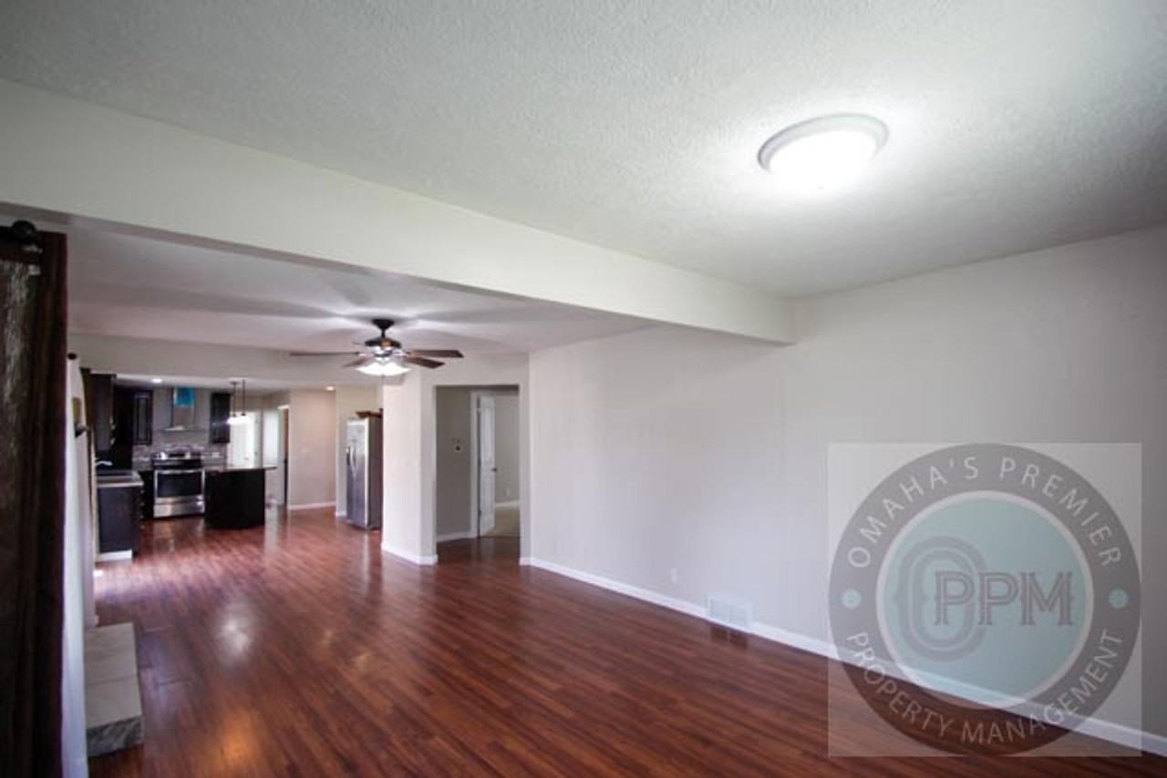 7220 Pratt St - Photo 5 of 35