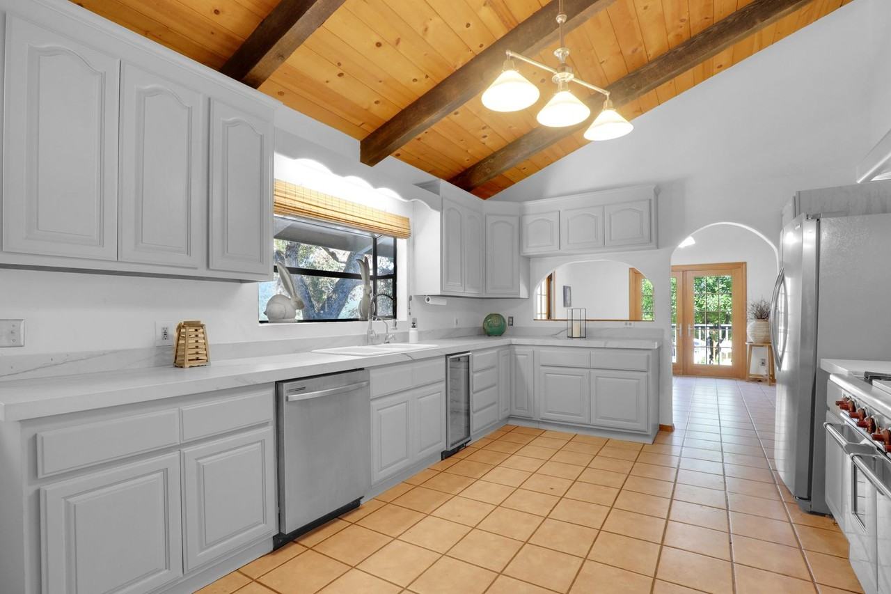 19235 Cachagua Rd - Photo 6 of 22