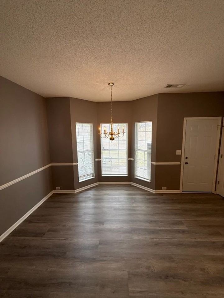 2614 Parkway Trl - Photo 3 of 12