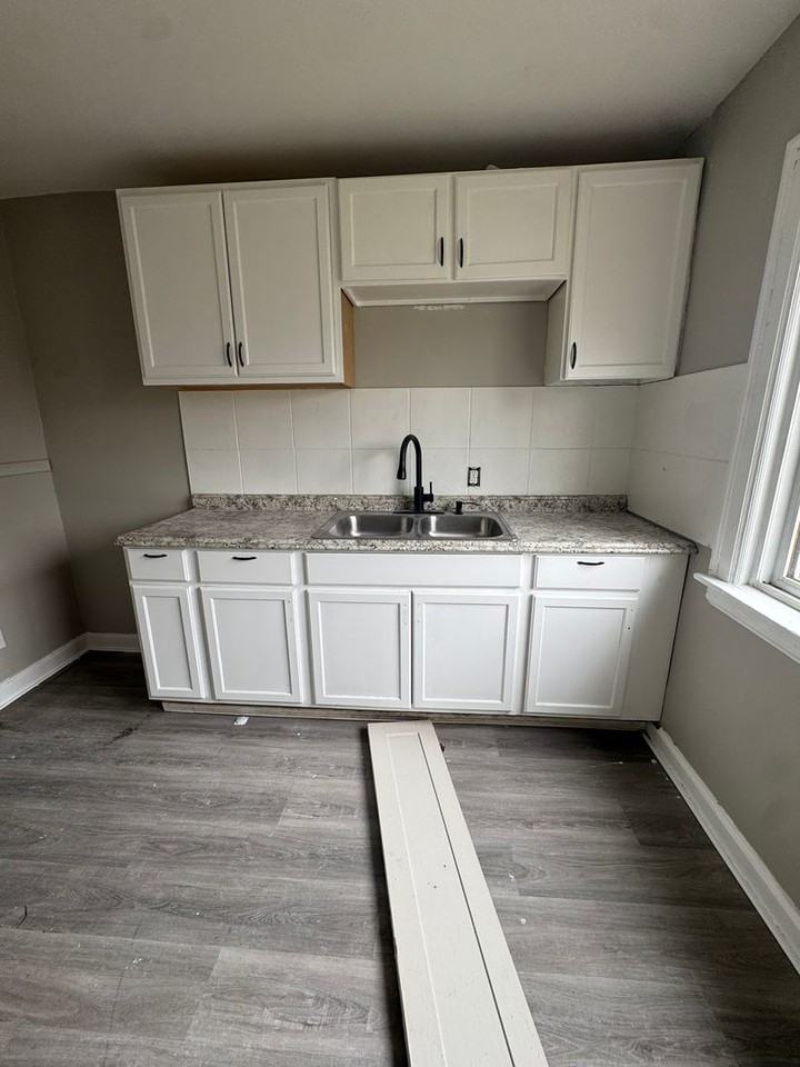 15766 Hartwell St - Photo 2 of 8