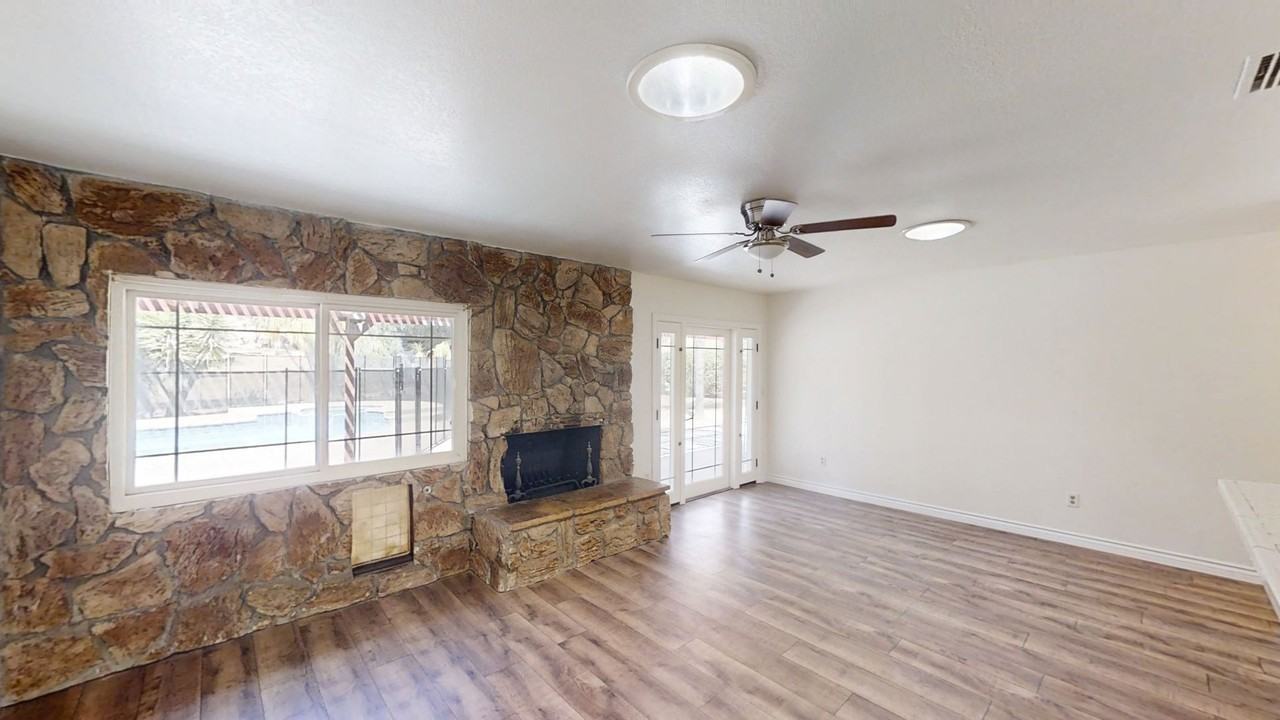 3015 Shadid Dr - Photo 4 of 12