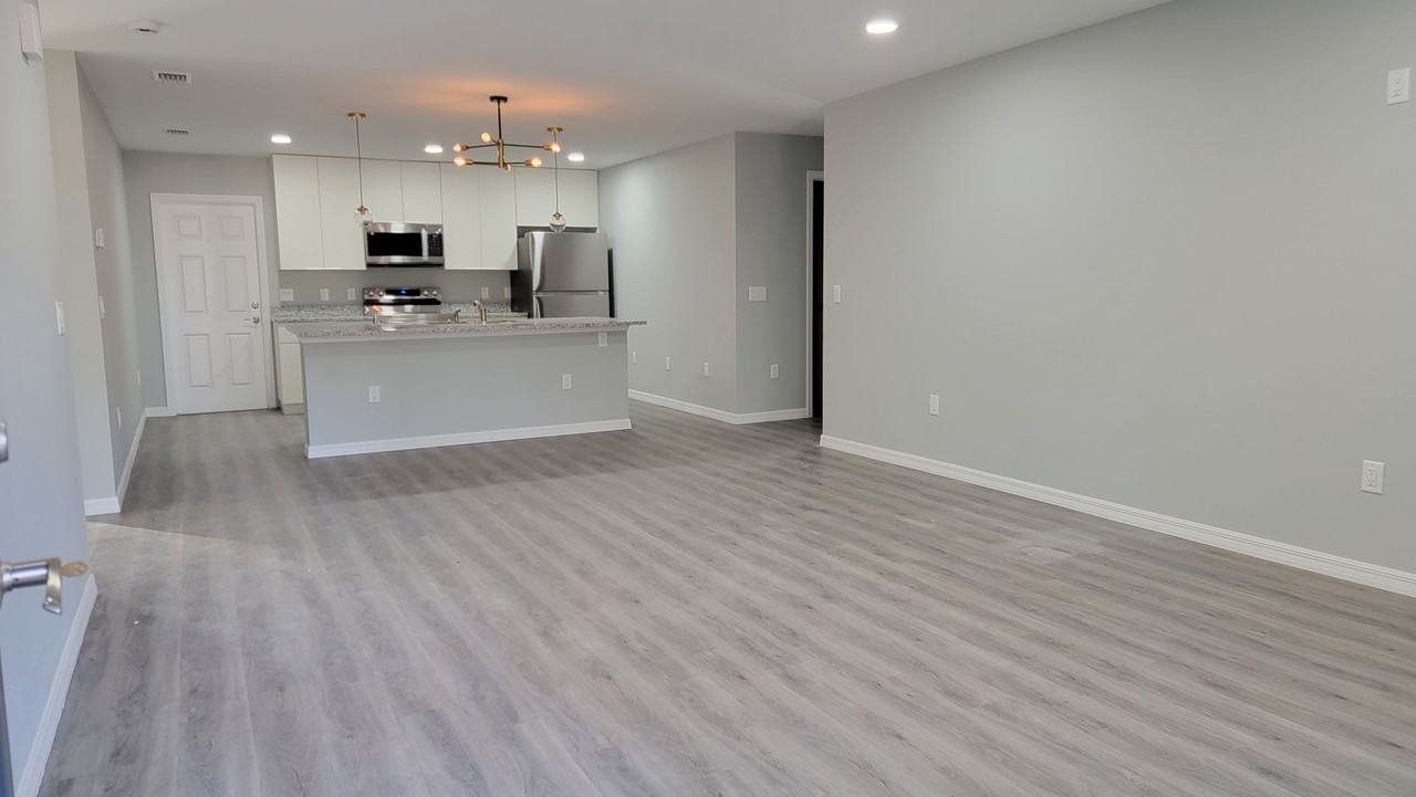 7062 N Regent Ter - Photo 2 of 12