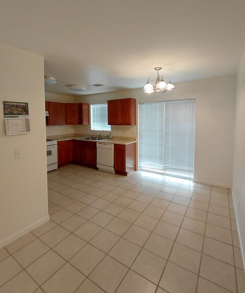 409 E Alexandria St - Photo 7 of 15