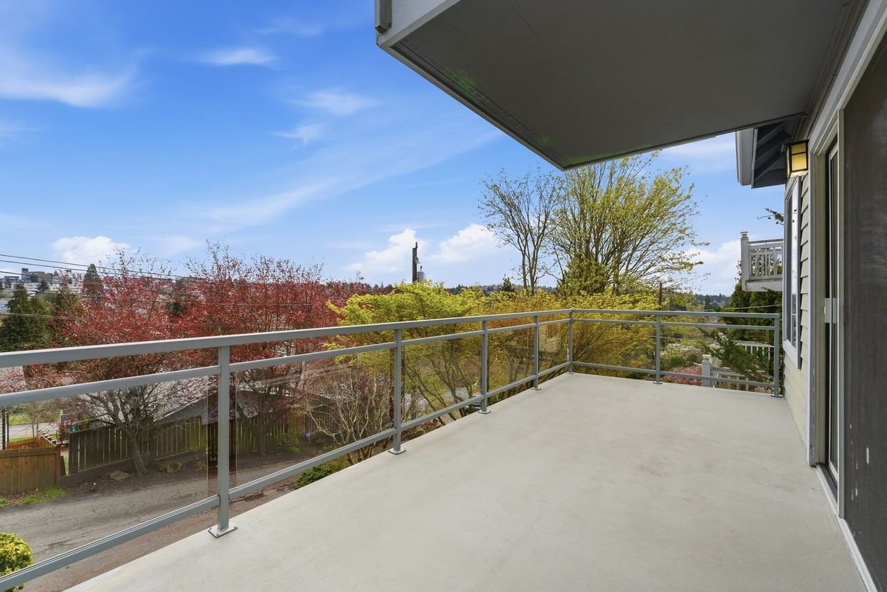 4520 51st Ave Sw - Photo 3 of 25