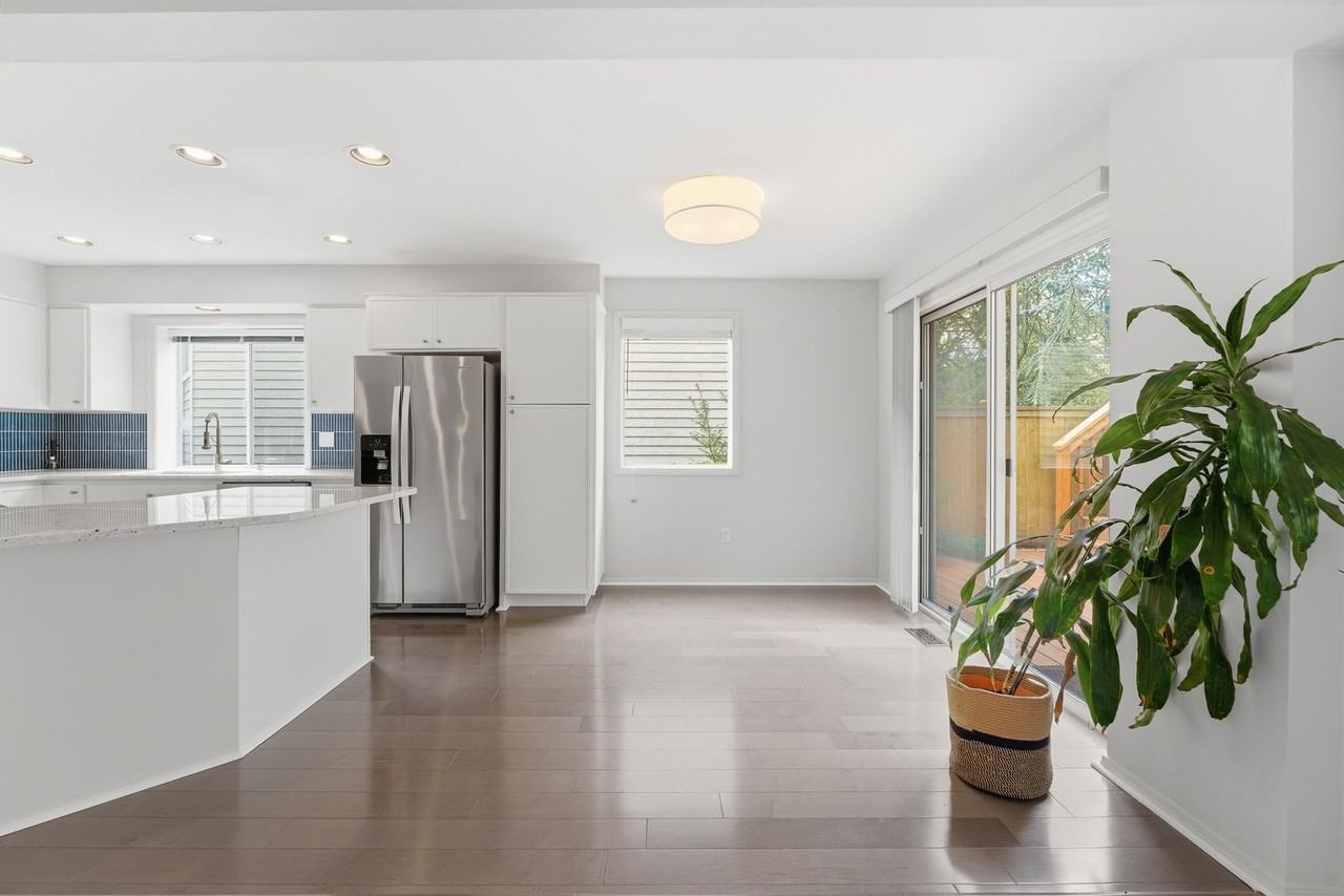 4520 51st Ave Sw - Photo 5 of 25