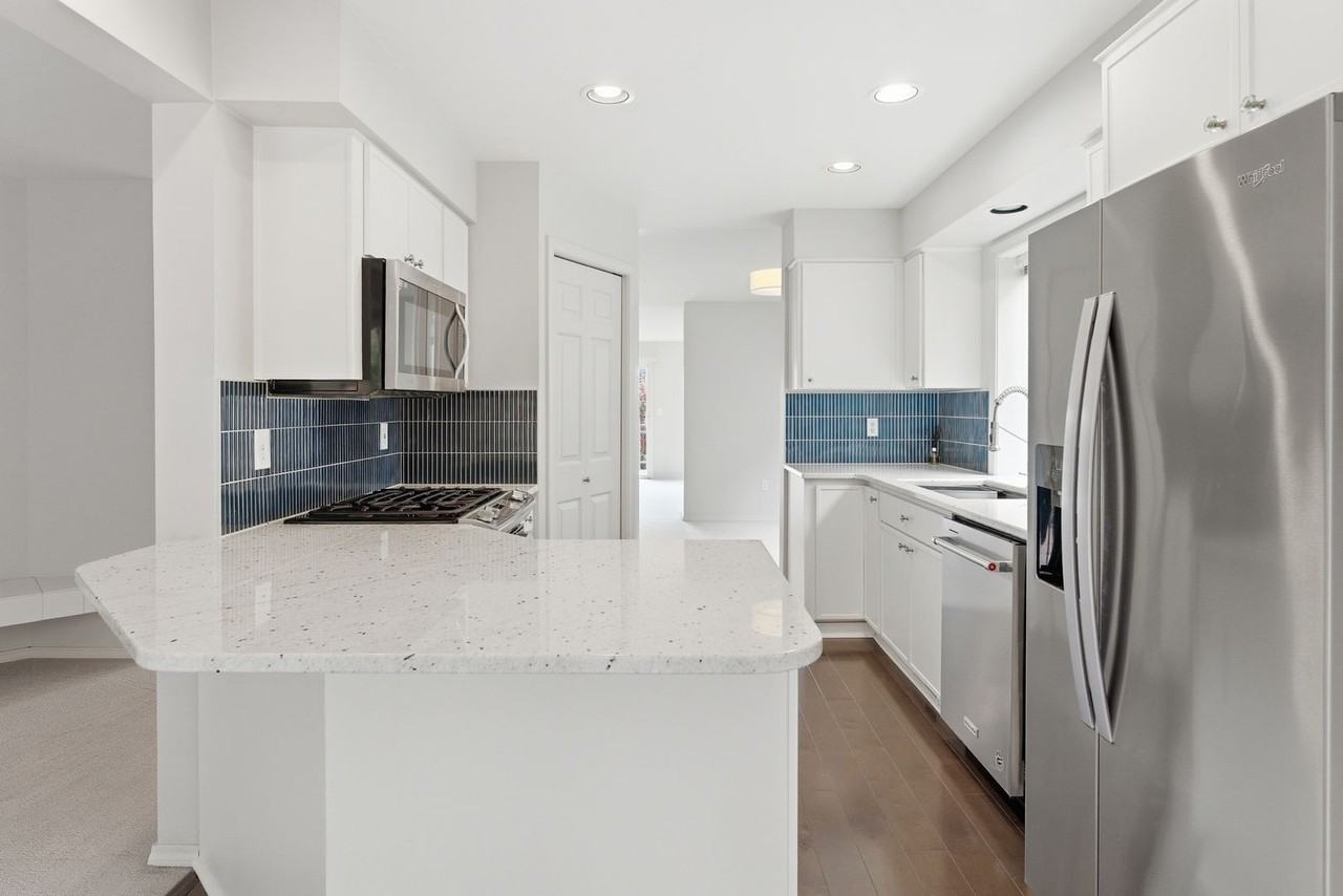 4520 51st Ave Sw - Photo 6 of 25