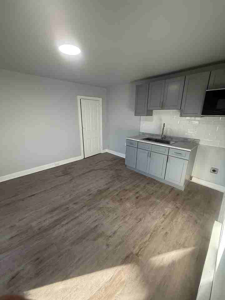 106 N 6th St #3 - Photo 2 of 6